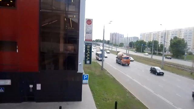 вид из окна Тц проспект и трамвай Спектор номер 7 . смотреть онлайн