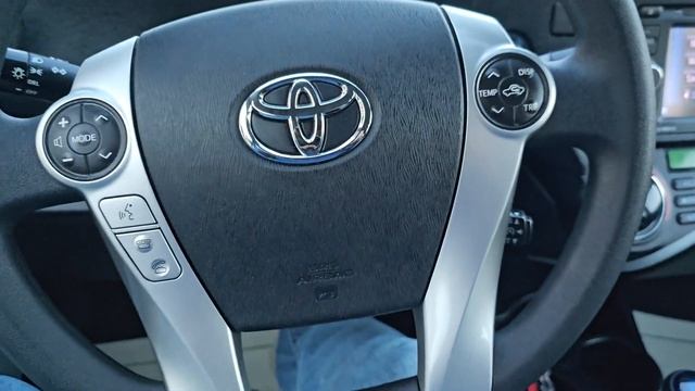 2012 Toyota Prius C Hybrid Package 3 98,000 miles смотреть онлайн