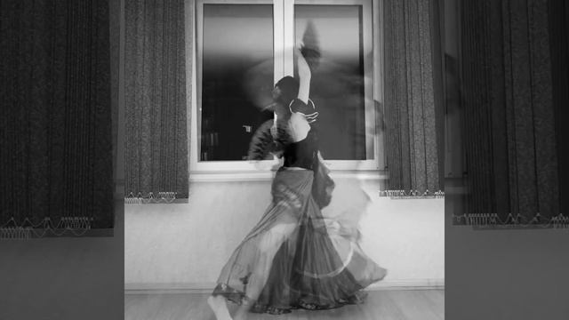 Victoria Aksenova - Romanza Andaluza. 🎶 Pablo De Sarasate. Violin: Oleg Aksenov. Video: L. Aksenova