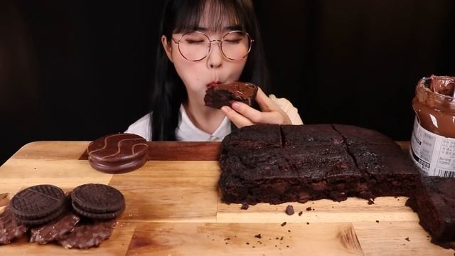 ASMR Nutella Brownie MUKBANG CHOCOLATE PARTY?누텔라 초콜릿 브라우니 케이크 와플 디저트 먹방 DESSERT MUKBANG ブラウニー チョコケー