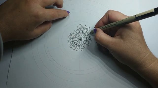 48.Рисуем мандалу Построение, контур (Часть1) 48. Draw a mandala Construction, outline (Part 1) смотреть онлайн