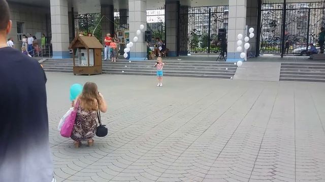 Аня Краснова, 5 лет. Оранжевая песенка. смотреть онлайн