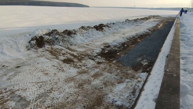 Реконструкция набережной не прекращается даже зимой. Для чего гравий? смотреть онлайн