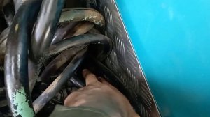 Регулировка давления в гидравлике японского экскаватора.