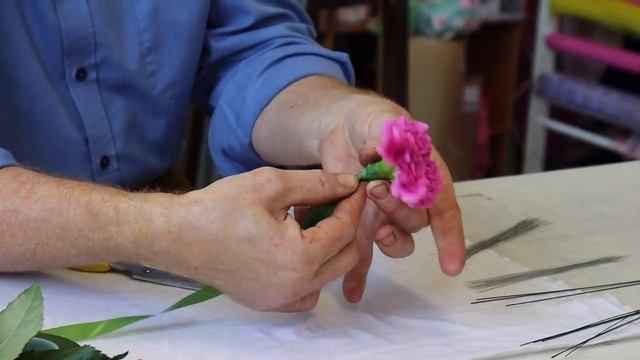 How To Wire Flowers For Corsage And Bridal Work смотреть онлайн