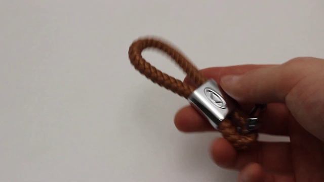 Автомобильный брелок Chery (светло-коричневый) смотреть онлайн