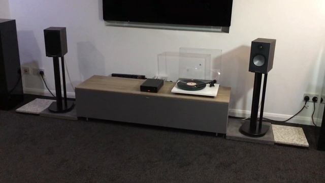 Rega IO Amplifier & Rega Planar 2 with Monitor Audio Bronze 50 Speakers смотреть онлайн