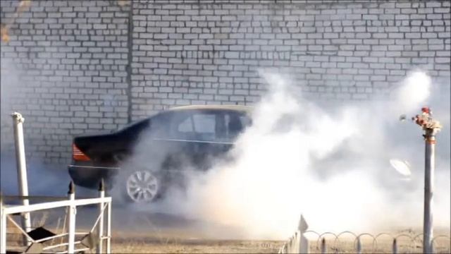 Немного дыма. Mercedes S430 (W220) смотреть онлайн