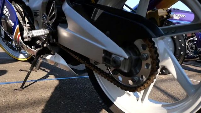 HONDA CBR400RR ロスマンズカラー смотреть онлайн