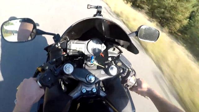 Honda cbr 600 f4i vs Yamaha YZF600R Thundercat смотреть онлайн
