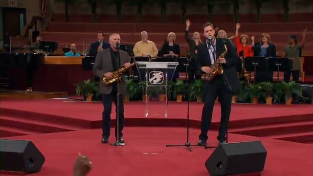 God Leads Us Along - Bob Henderson & Joseph Larson saxophone duet смотреть онлайн