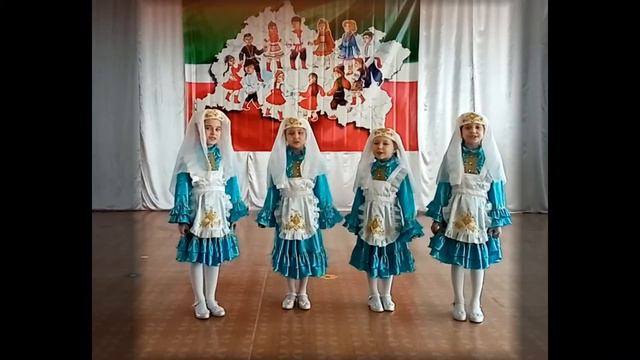 "Ай матур гол генэ" татар халык жыры. "Комеш кынгырау" вокал ансамбль торкеме смотреть онлайн