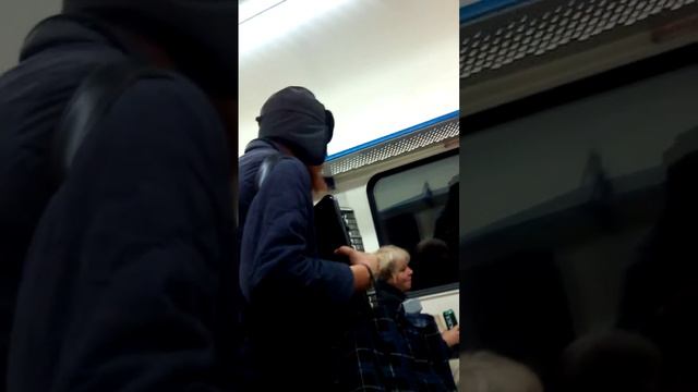 Счастливый бомж поет и рубит бабло! смотреть онлайн
