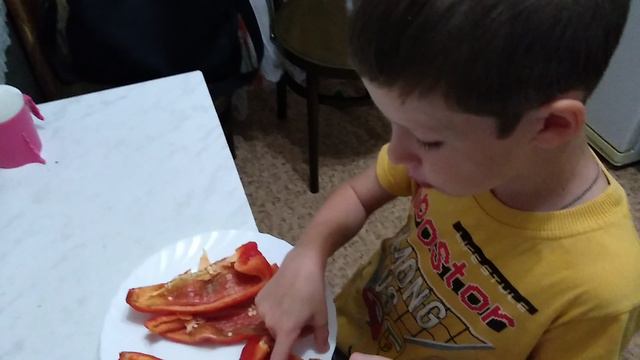 Огромный перец вырос у нас на даче. Часть 2 смотреть онлайн