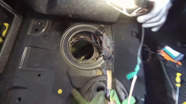 замена сетки бензонасоса Tiguan 2.0TSI смотреть онлайн