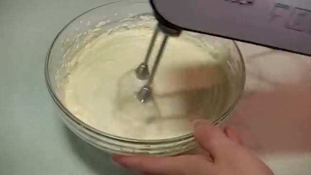 Сметанно-сливочный крем для торта. Как легко приготовить густой и очень вкусный крем. смотреть онлайн