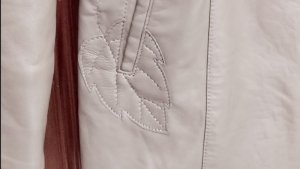 Как устранить разрыв на кармане кожаной куртки. Идеальная латка для кармана