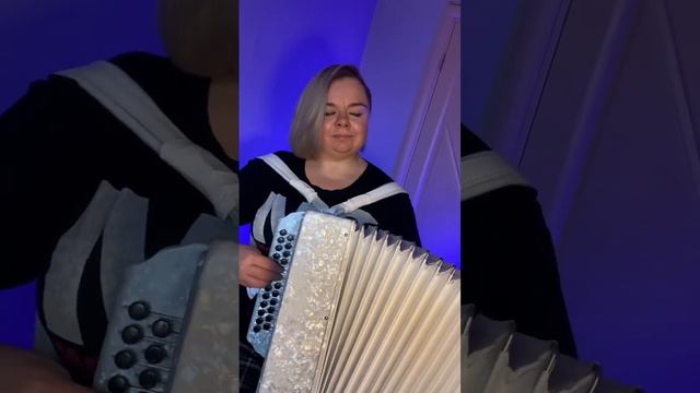 Я встретил розу 🌹 #cover #рекомендации #music #рек #гармонь #народнаяпесня #musican смотреть онлайн
