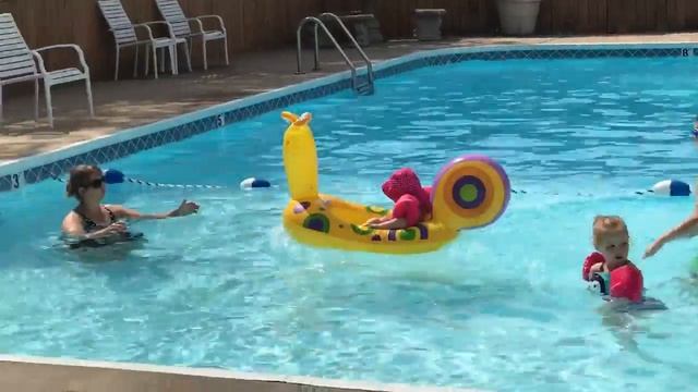 Snail Boat Fun With Cousins смотреть онлайн