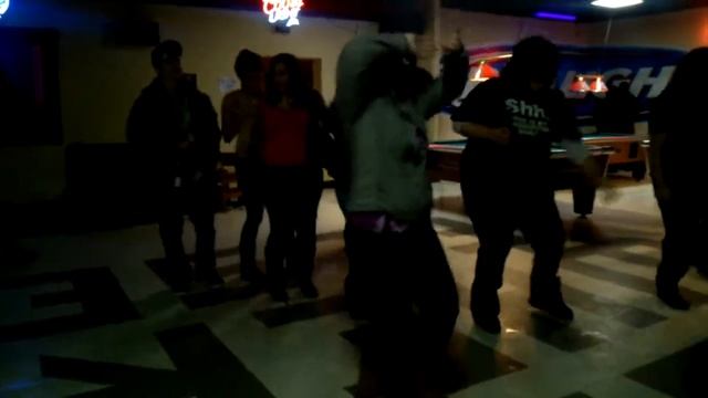 Somewhere Else Bar getting groovy смотреть онлайн