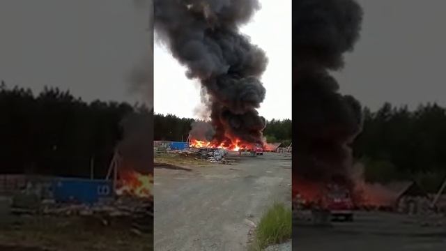 пожарище в Асбесте, взрыв просто эпик. смотреть онлайн