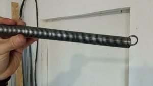 установка на дверь пружины дверной для самозакрытия двери вместо дверного доводчика