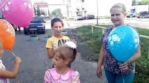 День рождения Насти. Запускаем шары в небо.