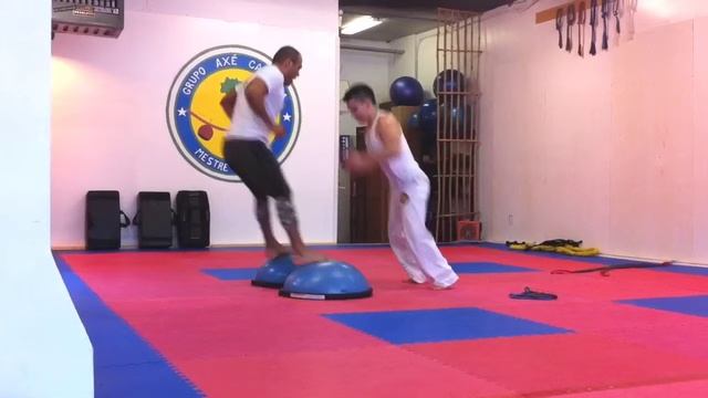 Training different- Training hard. S/C F.I.T. HIIT MMA Capoeira. Simão Diaz Team Diaz Brothers. смотреть онлайн