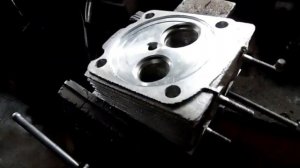 Притираю клапана , и исправляю очередные косяки головки Д 21 трактора т 25