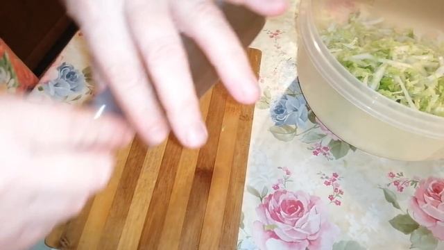 ГОТОВИМ ВКУСНЫЙ ЛЕГКИЙ ПРОСТОЙ САЛАТ! Пальчики оближешь! смотреть онлайн