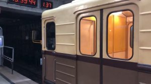 81-717/714.5А Ретропоезд Сокольники На станции Проспект Вернадского