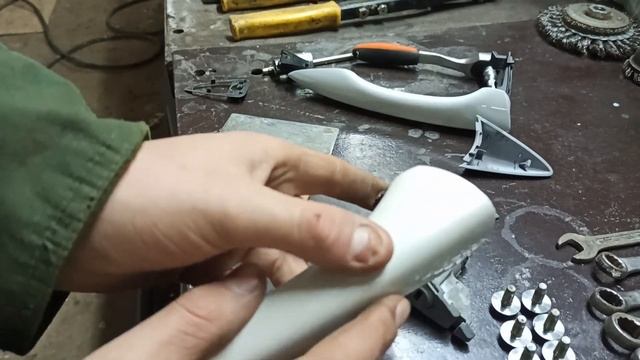 Готовим к завершению Hyundai i40. Разборка двери и замена элементов. Часть 4. смотреть онлайн