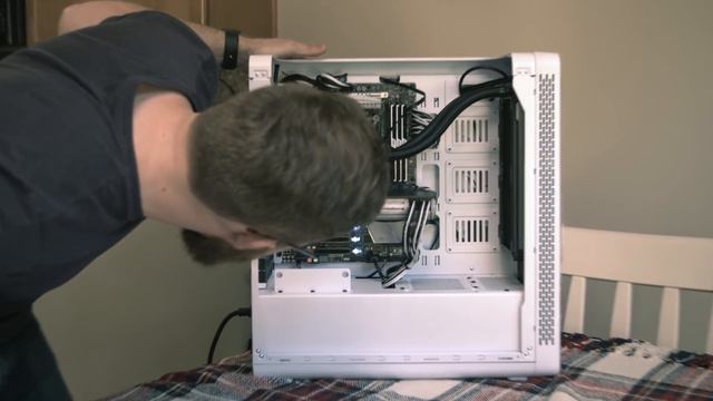 Level Up Your Rig - Samsung NVMe SSD 970 EVO Install (ft. TechSource) смотреть онлайн