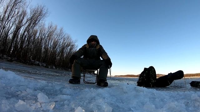 Рыба не влезла в лунку! смотреть онлайн