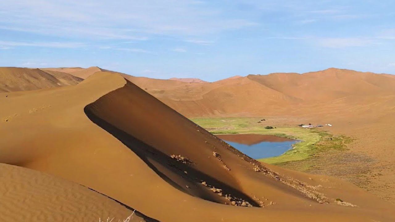 Здесь самые высокие на Земле неподвижные дюны и множество озёр среди безжизненных песков Бадын Джара смотреть онлайн