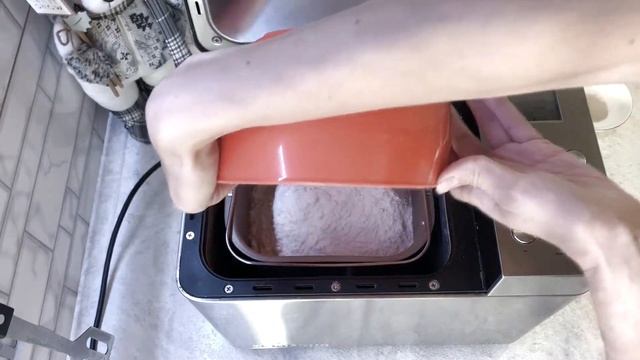Классический воздушный домашний хлеб, рецепт воздушного белого хлеба на хлебопечи Redmond RBM-M1910 смотреть онлайн