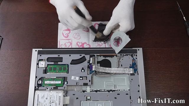 Dell Inspiron 15 5547, 5545, 5548 Disassembly and Fan Cleaning смотреть онлайн