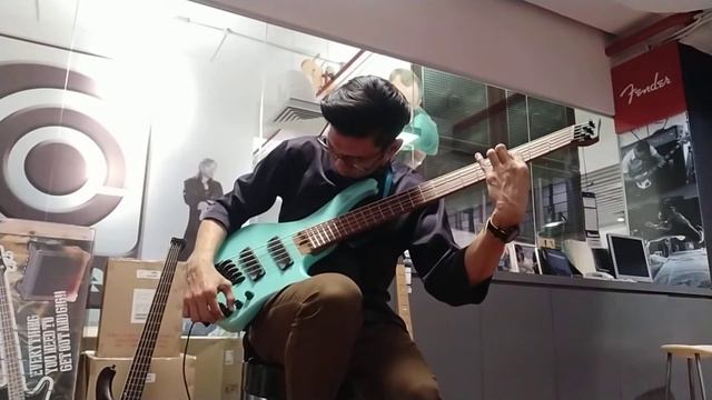 Ibanez EHB 1005 MS SFM Headless Bass (Testing Part 2) смотреть онлайн