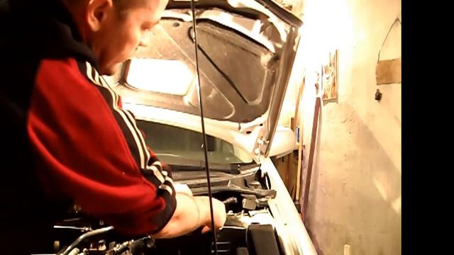 Mazda MPV эксплуатация и ремонт. Замена воздушного фильтра двигателя. смотреть онлайн