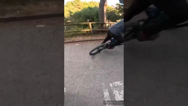 Быстрый спуск на велобайках смотреть онлайн