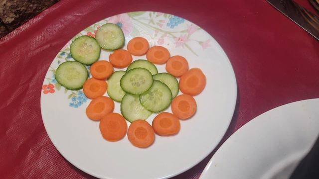 How to decorate a perfect salad plate/vegetables salad plate смотреть онлайн