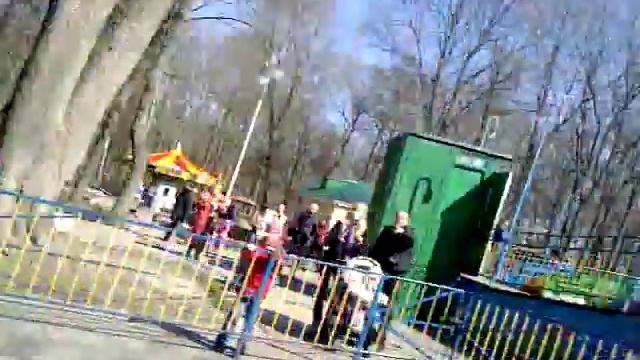 На аттракционе с папой. Аттракцион Колобок в гомельском парке смотреть онлайн