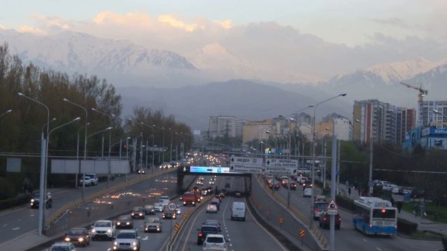 Алматы. Улица Саина. Вечер смотреть онлайн