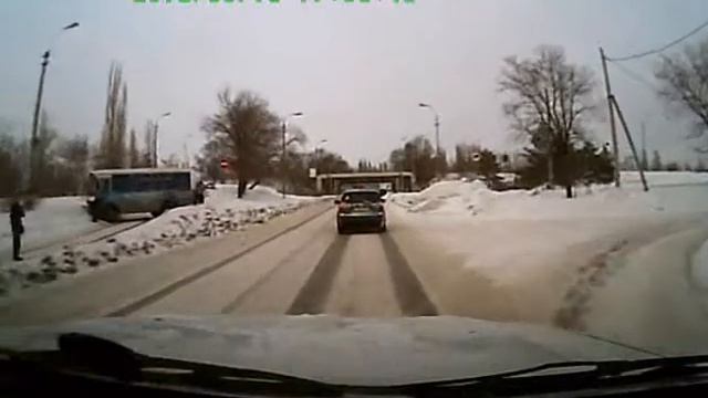 автобус развернуло.wmv смотреть онлайн