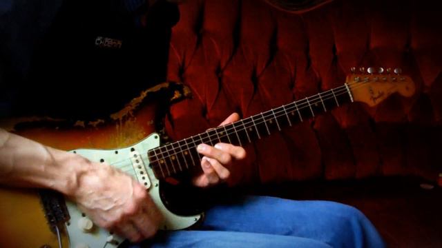 Funky rhythm ideas on a vintage 1962 Fender Stratocaster guitar over 1 chord. смотреть онлайн