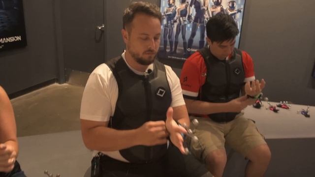 Fighting Zombies w FULL BODY Tracking @ Sandbox VR смотреть онлайн