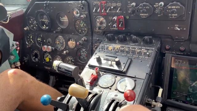 Ан-2 - Полет в кабине на 2700м для высадки парашютистов смотреть онлайн