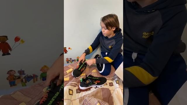 Unboxing Nike Air Max 270 React GS смотреть онлайн