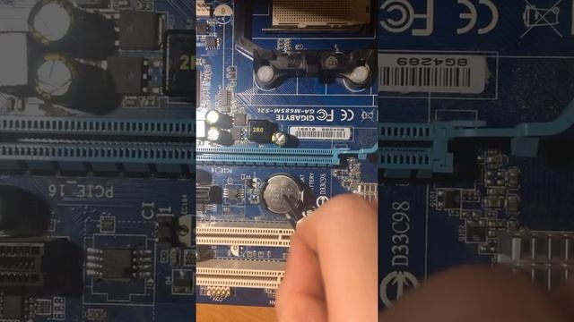 Установка батарейки на материнскую плату смотреть онлайн