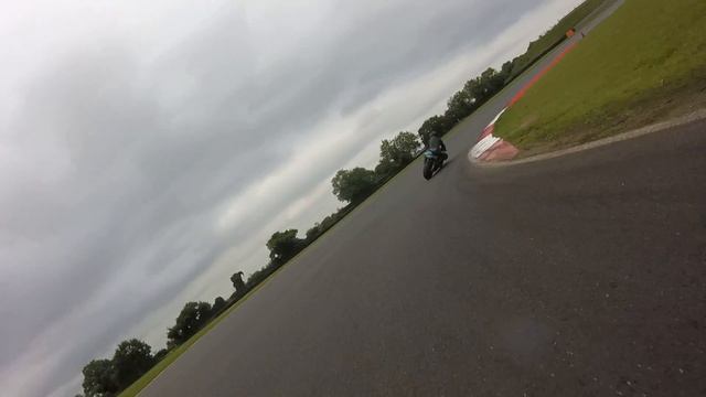 snetterton 29/05/20178 bike track day suzuki gsxr 600 K4 (the pink one) go pro. 2 смотреть онлайн